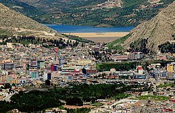 Gezicht over Duhok met de Duhokdam op de achtergrond