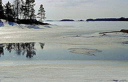 Särkimo skärgård april 2004, från bron mot Västerö