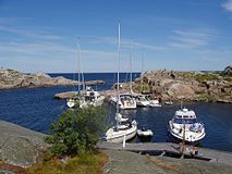 Naturhamn vid ön Sprickopp i Lilla Nassa skärgård.