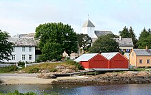 Berggården y la antigua iglesia