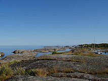 Naturhamn vid ön Skinnbroken i Björkskärs skärgård. Vy mot sydost.