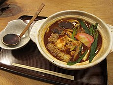 八丁味噌煮込みうどん。愛知県岡崎市のうどん屋にて。