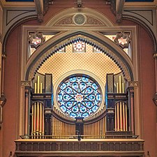 Vitraux avant et tuyaux d'orgue (2019)