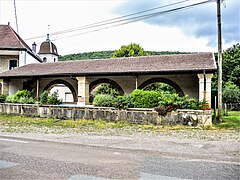 La fontaine-lavoir-abreuvoir de Chaux.