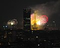 La tour illuminée par le feu d'artifice du 14 juillet 2005