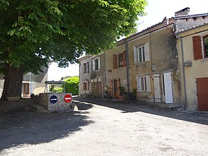 Puits situé au cœur du village.