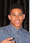 Keiynan Lonsdale interprète Wally West / Kid Flash.