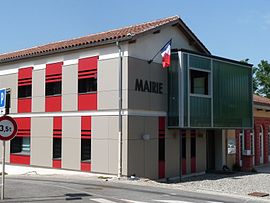 The town hall in Péchabou