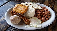 Bandeja paisa de Peñól de Guatapé a Antioquia, Colòmbia.