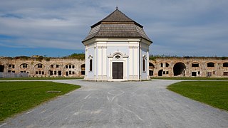 Kaple sv. Anny na nádvoří místní barokní pevnosti