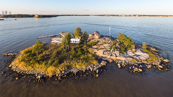 Katajanokanluoto islet with an old pilot cabin Photographer: Joneikifi