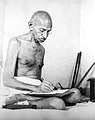 Em Wikipedia:Direitos de autor#Violação de direitos de autor (legenda: "Até Gandhi vai ficar triste contigo se violares algum direito autoral de alguém, pois ele te ensinou a respeitar as outras pessoas.")