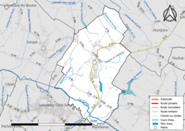 Carte en couleur présentant le réseau hydrographique de la commune