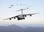 Az Amerikai Légierő C–17 Globemaster III típusú teherszállító repülőgépei (becenevén: Big Mac)