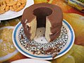 Baumkuchen com cobertura de chocolate