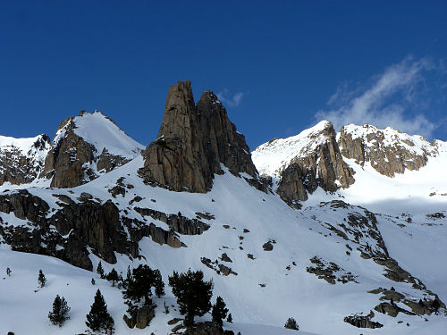 File:Agulles d'Amitges.JPG