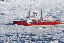 Le CCGS Amundsen sur le Fleuve Saint-Laurent entre Québec et Lévis