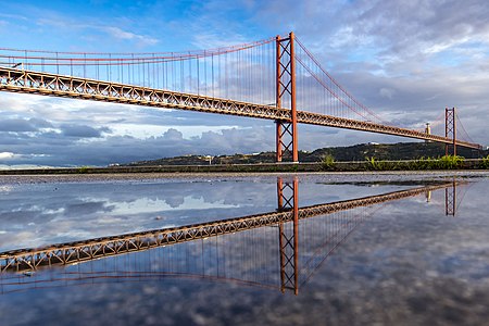 25 de Abril Bridge