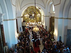 Los Jateros bailan ante la Virgen de los Remedios durante la romería