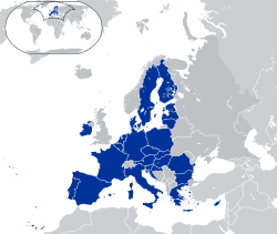 La UE (en azul) dentro de Europa (en gris oscuro). (no incluye las regiones ultraperiféricas ni los territorios especiales)