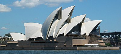 Il Teatro dell'Opera di Sydney è uno dei teatri d'opera e punti di riferimento più riconoscibili del mondo