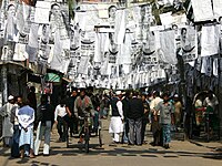 Affiches de campagne pour les élections législatives bangladaises en décembre.