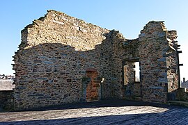 Terrasse et vestiges du deuxième étage.