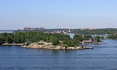 Fjäderholmarna. En mindre ögrupp i det inre av Stockholms skärgård. Vy från Nackalandet mot nordväst med Lidingö i bakgrunden.