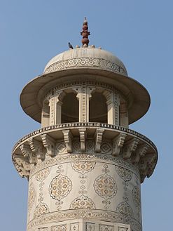 kreu me kupolë i një minareje