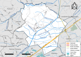 Carte en couleur présentant le réseau hydrographique de la commune