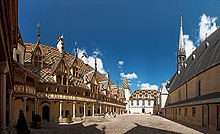 Vue de la cour intérieure des Hospices de Beaune