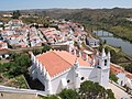 Vista geral de Mértola com a Igreja Matriz em primeiro plano