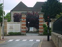 Entrée de l’hôpital local de Brie-Comte-Robert