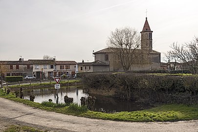 Glèisa de Nòstra Dòna vista deu pesquièr de l'ancian castèth