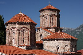 Toits de l'église du monastère Saint-Naum.