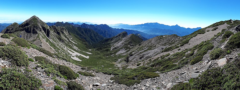 The Cirque No1 of Mount Syue. Photograph: User:Libertine Soup