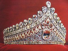 "Rosa Diamanten-Diadem", gemacht für Zarin Maria Feodorovna um 1800, besetzt mit 1386 Brasilianischen Diamanten und alten Indischen 'briolets', in der Mitte der rosa Diamant von 13 Karat.