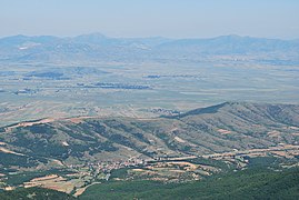 La plaine de Pélagonie vue depuis un massif avoisinant.