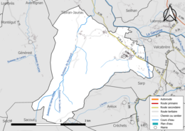 Carte en couleur présentant le réseau hydrographique de la commune