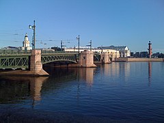 Vista del puente de día.