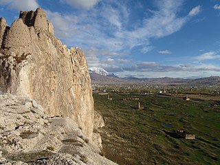 Tuşpa Şehrinin Kalıntıları ve Kale