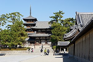 法隆寺の西院伽藍遠景、奈良県斑鳩町