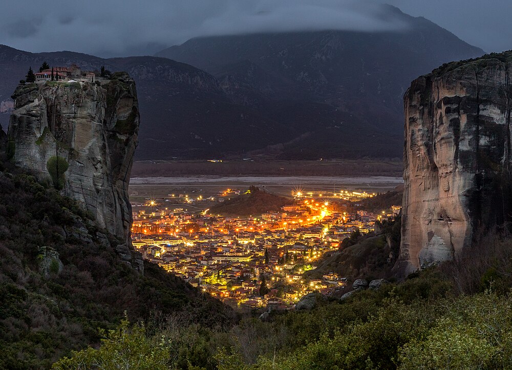 :File:Μετεωρα by night.jpg