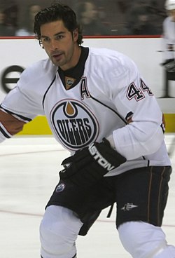 Sheldon Souray v dresu Edmonton Oilers.