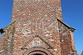 Détail de la façade de l'église portant l'inscription 1714.