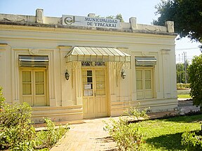 An outside view of the Ypacaraí city hall building