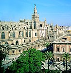 קתדרלת סביליה ומגדל הפעמון "לה חיראלדה" (La Giralda)