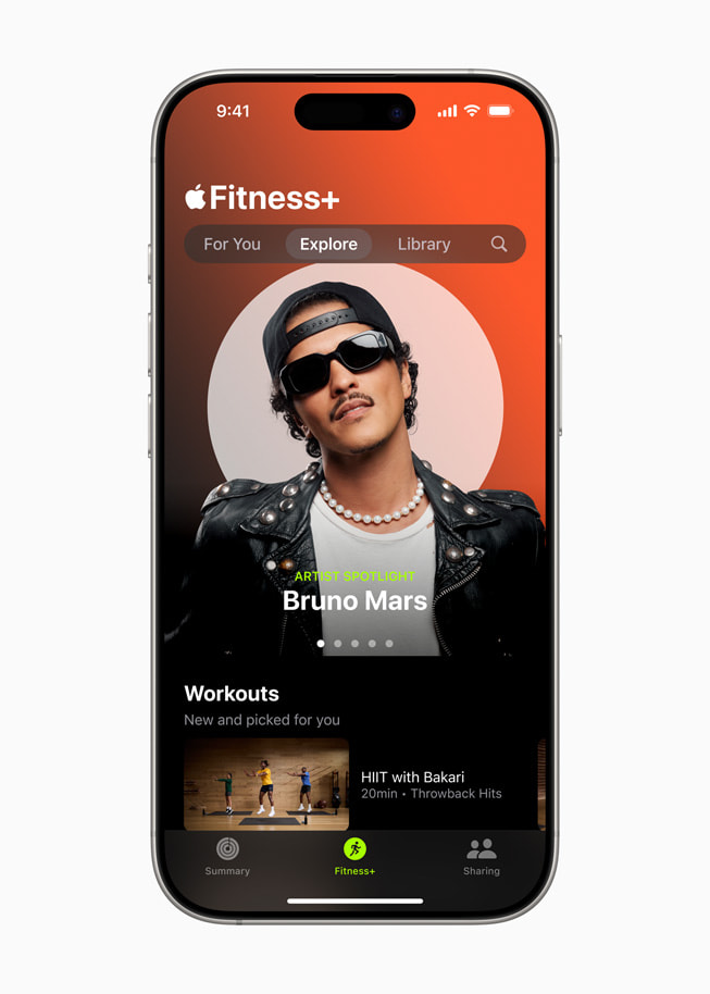 Latihan Artist Spotlight Bruno Mars di Apple Fitness+ ditampilkan di iPhone 16.