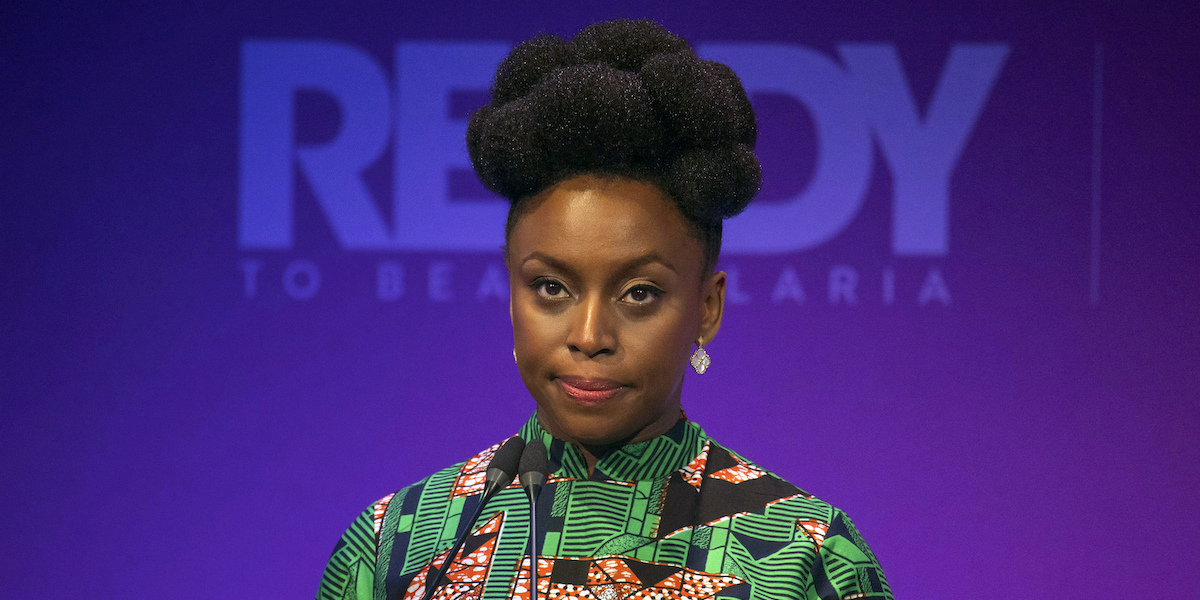 La più famosa scrittrice nigeriana ha accusato un ospedale privato di Lagos per la morte del figlio