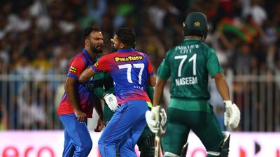 Several players intervene to break up the fracas. Francois Nel / Getty Images